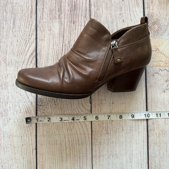 BareTraps Roper Zip Up Round Almond Toe Block Heel Brown Ankle Booties - Picture 10 of 11